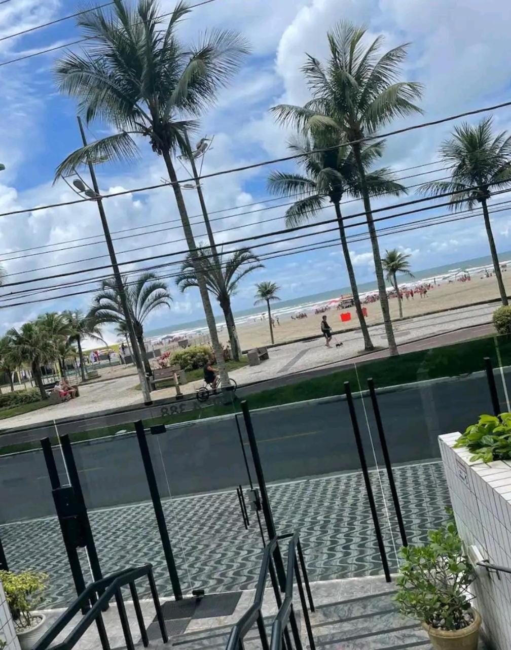 Em Frente Ao Mar